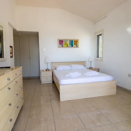 Frontline Sea-view * Paralimni