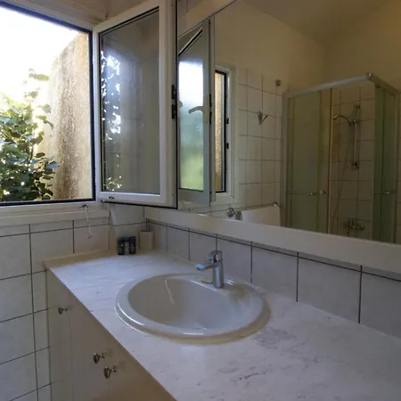 Frontline Sea-view Παραλίμνι