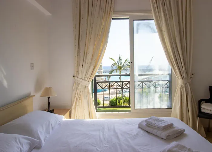 Frontline Sea-view *