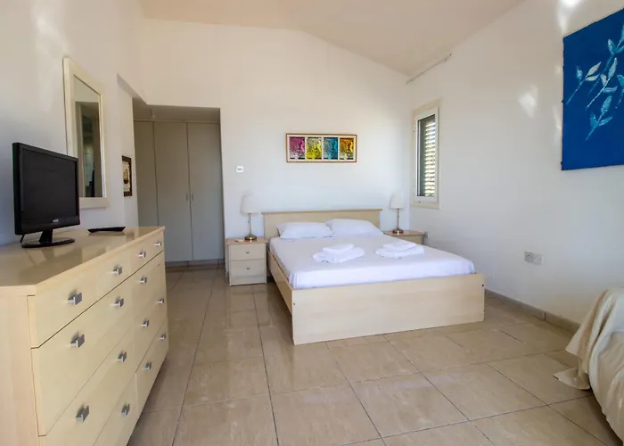 Frontline Sea-view * Paralimni