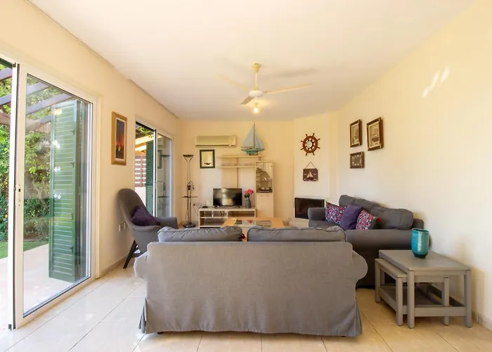 Frontline Sea-view *